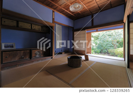 Nomura Takao's House (front room), a samurai residence in the Doi Kurakuchi traditional buildings preservation district Nomura Takao's House (front room), a samurai residence in the Doi Kurakuchi traditional buildings preservation district 128339265