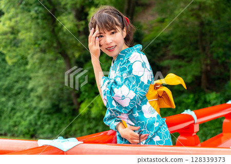 Japanese woman in yukata Japanese woman in yukata 128339373