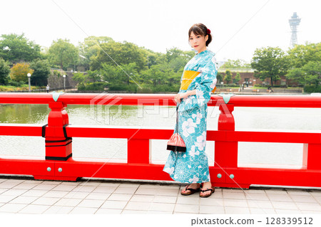 Japanese woman in yukata Japanese woman in yukata 128339512