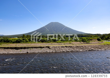 羊蹄山、山、風景、藍天、蝦夷富士、尻別川、河流、漂流、自然、旅遊、登山、綠地、樹木、木材 羊蹄山、山、風景、藍天、蝦夷富士、尻別川、河流、漂流、自然、旅遊、登山、綠地、樹木、木材 128339733