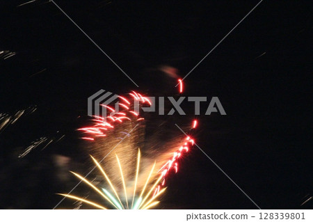 Itami Fireworks Festival, Hyogo Prefecture, August Itami Fireworks Festival, Hyogo Prefecture, August 128339801