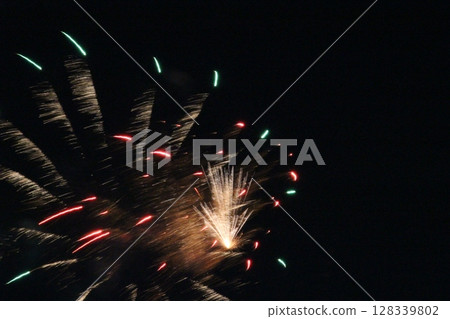 Itami Fireworks Festival, Hyogo Prefecture, August Itami Fireworks Festival, Hyogo Prefecture, August 128339802