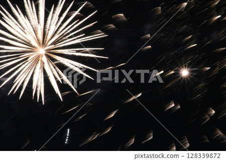 Itami Fireworks Festival, Hyogo Prefecture, August Itami Fireworks Festival, Hyogo Prefecture, August 128339872