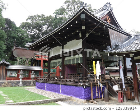 Himuro Shrine in Nara City (Main Hall, Worship Hall, and Dance Hall) 128339914