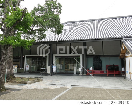 Todaiji Museum (near the entrance) at Todaiji Temple in Nara City 128339958
