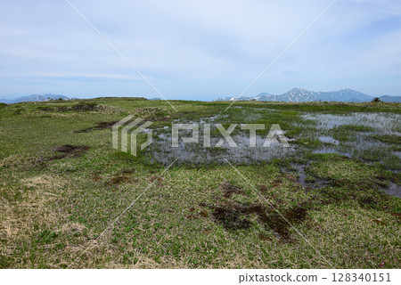 Hiragatake, mountain climbing, Niigata Prefecture 128340151