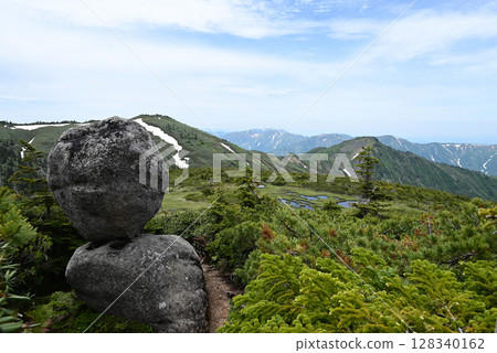 Hiragatake, mountain climbing, Niigata Prefecture 128340162