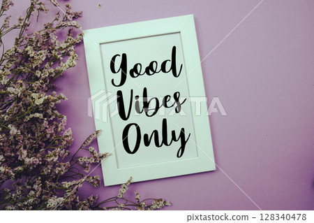 Good Vibe Only text with flowers bouquet decoration on purple background 128340478
