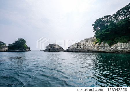 Dogashima Island in Nishiizu, Shizuoka Prefecture 128342258