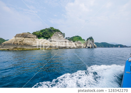 Dogashima Island in Nishiizu, Shizuoka Prefecture 128342270