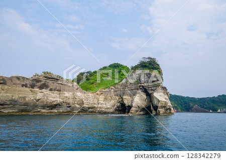 Dogashima Island in Nishiizu, Shizuoka Prefecture 128342279