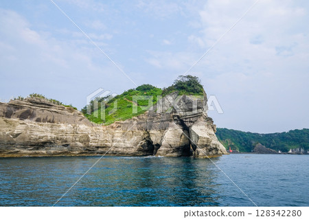 Dogashima Island in Nishiizu, Shizuoka Prefecture 128342280
