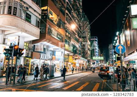 香港旺角的夜景（部分區域模糊） 128342783