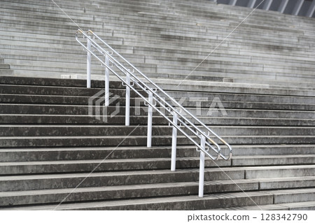 樓梯和扶手的圖片 128342790