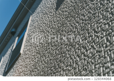 Exterior wall of a detached house 128344068