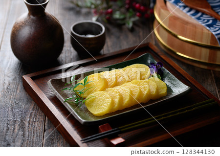 A great supporting role in Japanese cuisine: elegantly arranged slices of pickled radish A great supporting role in Japanese cuisine: elegantly arranged slices of pickled radish 128344130