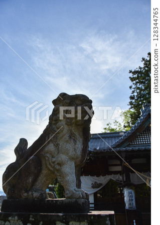 Guardian lion and blue sky 128344765
