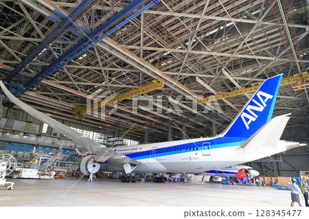 [東京] 維修場裡的飛機 128345477
