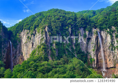 [長野縣] 鬱鬱蔥蔥的米子瀑布（不動瀑布、權現瀑布） 128345490