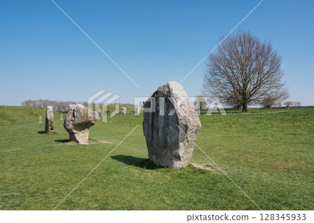Neolithic standing stones and henge at Avebury, Wiltshire Neolithic standing stones and henge at Avebury, Wiltshire 128345933