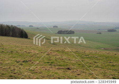 View from the Ridgeway near Fyfield Down looking towards Avebury, Wiltshire View from the Ridgeway near Fyfield Down looking towards Avebury, Wiltshire 128345949