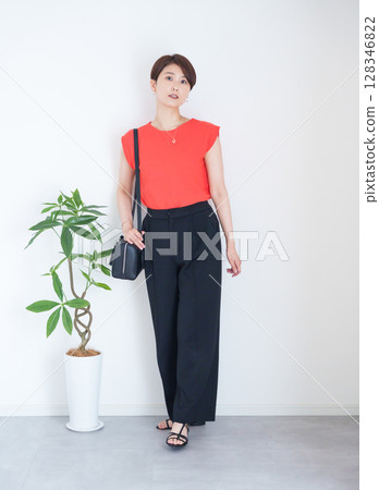 Women's summer clothing fashion coordination (vertical) Women's summer clothing fashion coordination (vertical) 128346822
