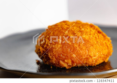 Curry bread   128347411