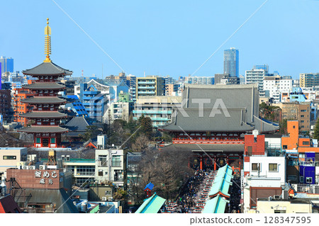 [東京]晴朗天氣下的淺草寺仲見世（五層寶塔和寶藏門） 128347595