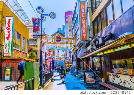 7月9日,日本橫濱市街景。橫濱站西口、第五大道等景觀。 (令和7年) 7月9日,日本橫濱市街景。橫濱站西口、第五大道等景觀。 (令和7年) 128348141