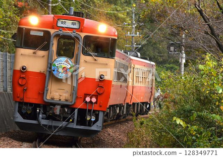 高山本線 Kiha 40 系列雙色 JNR 標準色 80 週年紀念車頭標誌 高山本線 Kiha 40 系列雙色 JNR 標準色 80 週年紀念車頭標誌 128349771