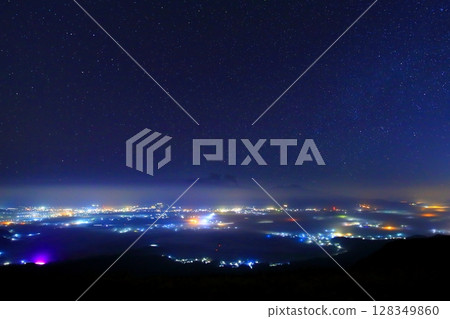 Aso Sea of Clouds before dawn (Aso City) 128349860