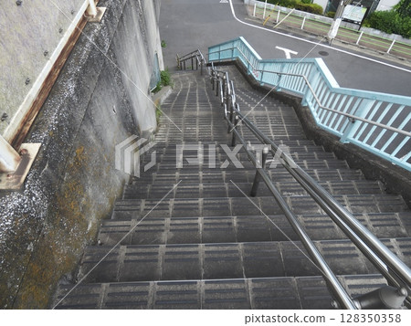 Long stairs along Kan-nana, urban living routes, staircase scenery in Ota Ward, steep uphill slope, concrete and handrail road 128350358
