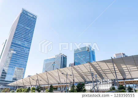 Tokyo Station (Yaesu Exit) and the surrounding cityscape on a clear day in Chiyoda Ward, Tokyo Tokyo Station (Yaesu Exit) and the surrounding cityscape on a clear day in Chiyoda Ward, Tokyo 128350555