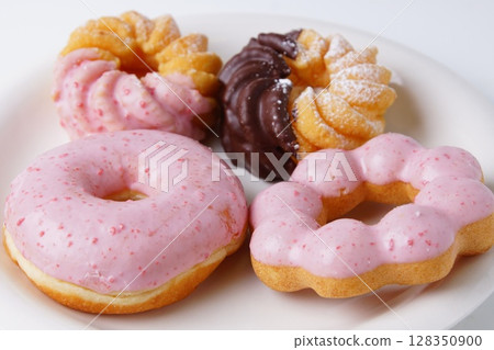 多彩的甜甜圈 多彩的甜甜圈 128350900