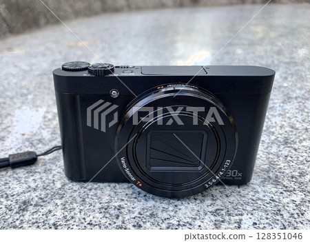 Compact digital camera 128351046