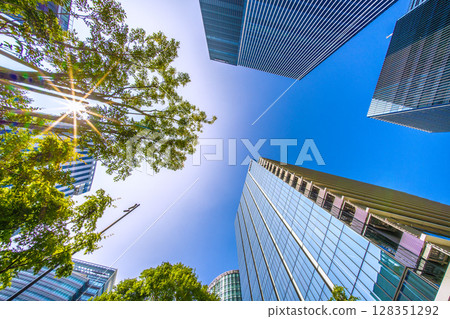 7月日本橫濱城市景觀。新高島站前的摩天大樓景觀(第9) 7月日本橫濱城市景觀。新高島站前的摩天大樓景觀(第9) 128351292