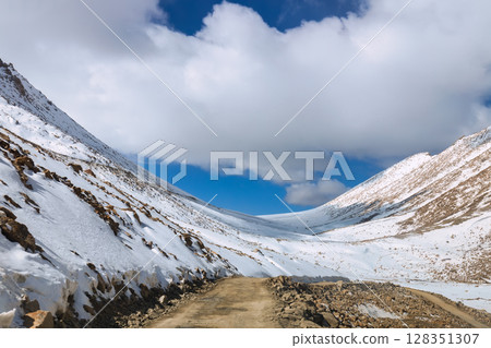 mountains in snow 128351307