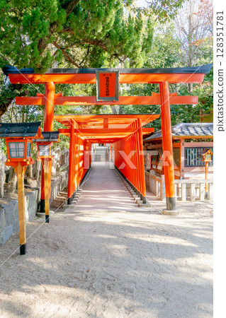 Torii of Sumiyoshi Inari Shrine, Hattori Sumiyoshi Shrine, Hattori Minamicho, Toyonaka City, Osaka Prefecture 128351781