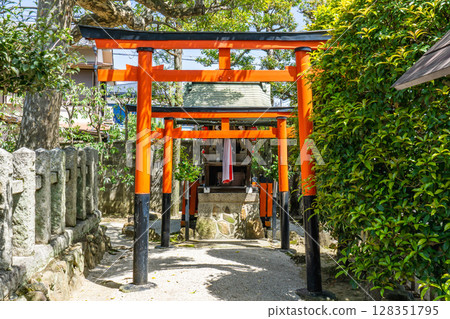京都市北區平野櫻木町金閣八幡宮、稻荷神社 128351795