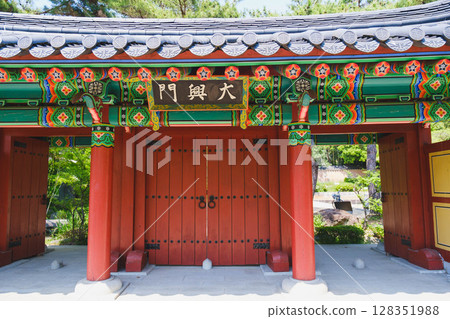 [Tsurumi Ryokuchi Flower Expo Memorial Park] Historical Chinese-style building 128351988
