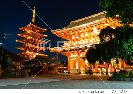 Illuminated Sensoji Temple and Five-storied Pagoda 128352181