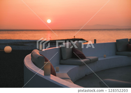 [Sennan Marble Beach] A coast illuminated by the beautiful light of the setting sun 128352203