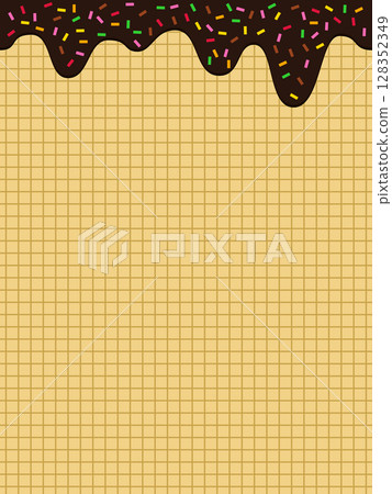 融化的巧克力和華夫餅錐背景 128352349