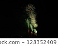 Large fireworks blooming in the summer night sky 128352409