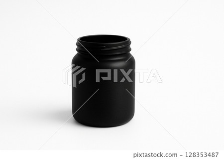 白色背景上一個簡單的黑色瓶子 128353487