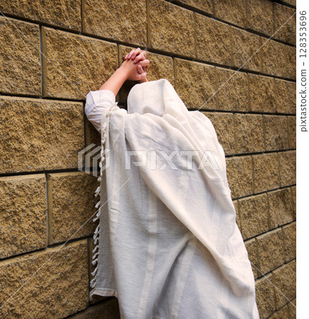 Young woman pray at the wall Young woman pray at the wall 128353696