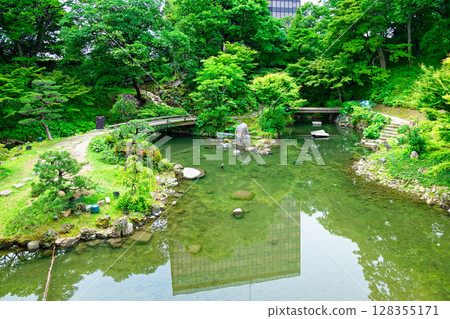 Kokura Castle Gardens with young leaves and fresh greenery 128355171
