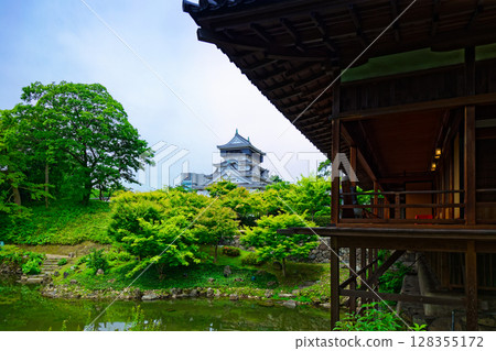 從城堡花園眺望小倉城 128355172