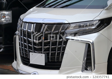 White minivan image 128357741