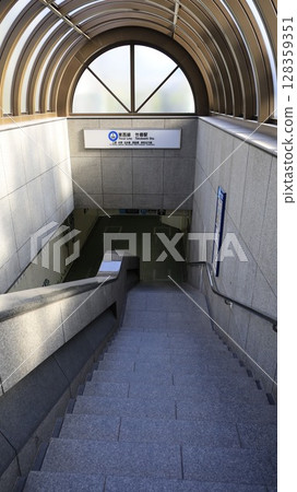 Directly connected to KKR Hotel Tokyo from Exit 3b of Takebashi Station on the Tokyo Metro Tozai Line Directly connected to KKR Hotel Tokyo from Exit 3b of Takebashi Station on the Tokyo Metro Tozai Line 128359351